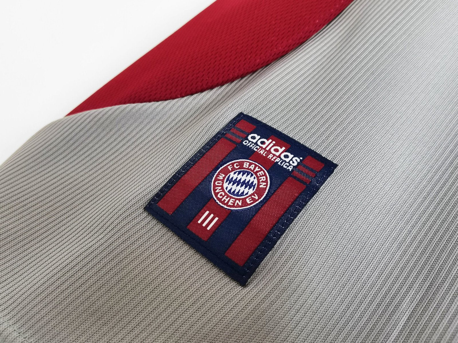 Bayern Munich 1998-00 Third | Retro Jersey - Image 5